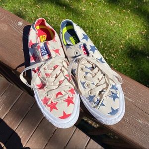 Custom converse blue/red star